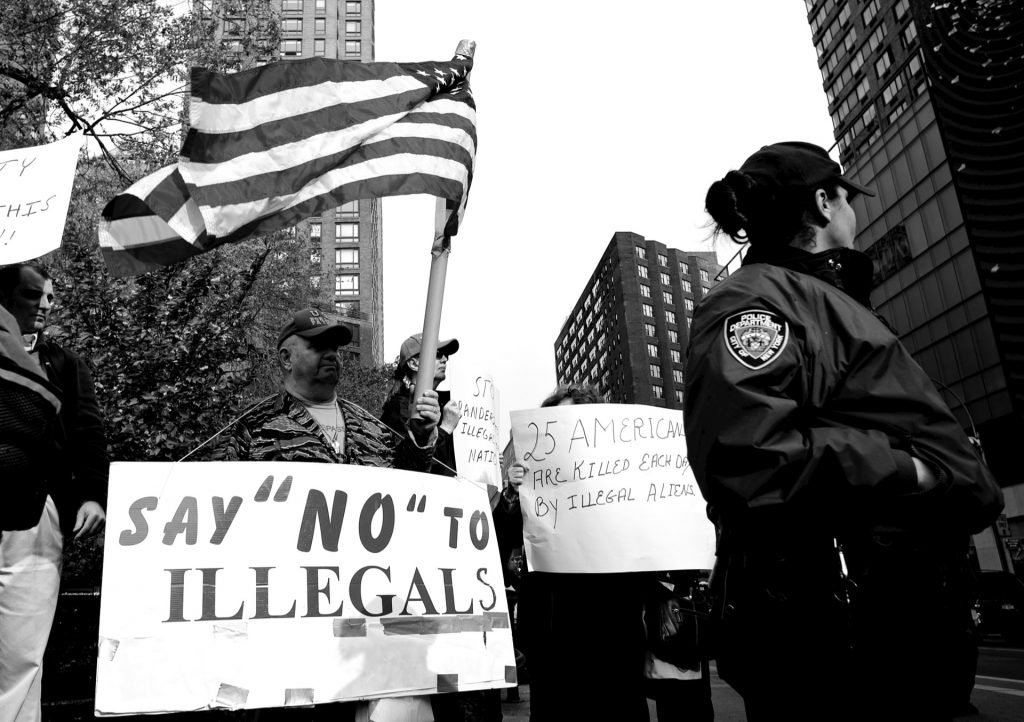 Rechte machen am Rande einer 1.-Mai-Demonstration in New York Stimmung gegen MigrantInnen